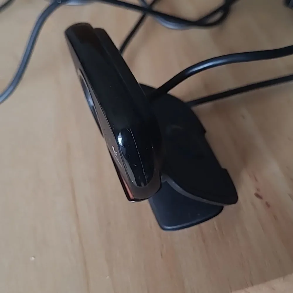 Logitech Hd720P Webcam Built In Microphone Usb cord connected